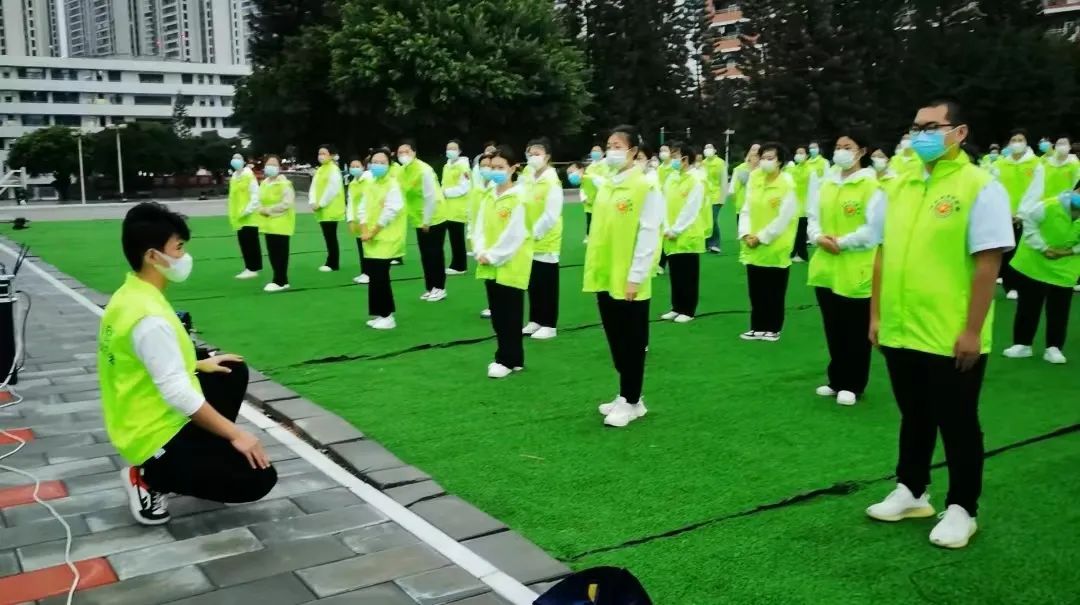 蹲下.jpg