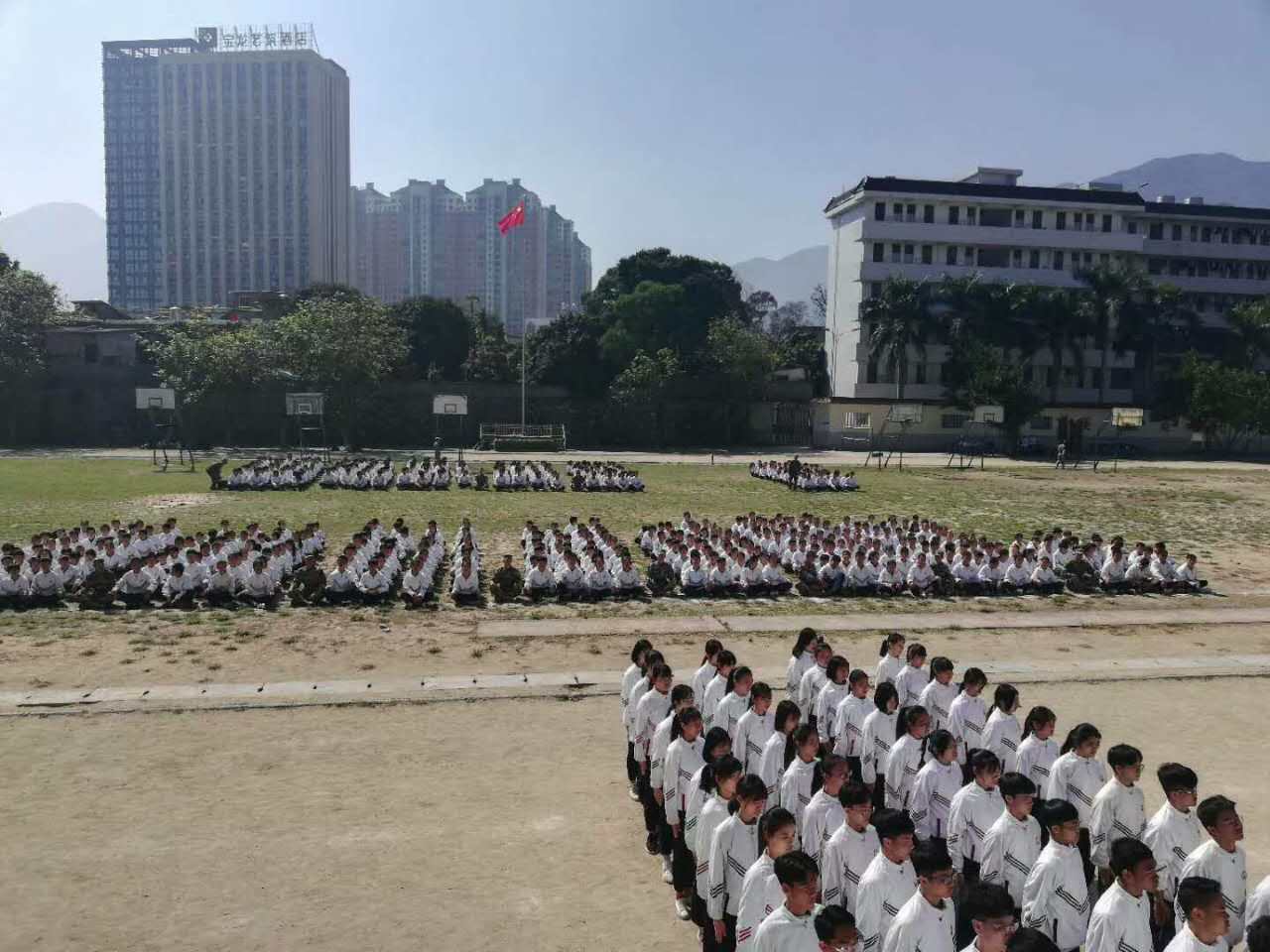 福建兵赢携手安溪沼涛中学开展学生军训