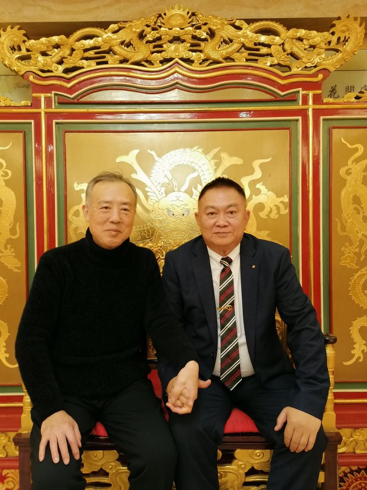 查上将和大家合影留念赣州市旅沪客家联谊会会长谢鹰,名誉会长陈树雄