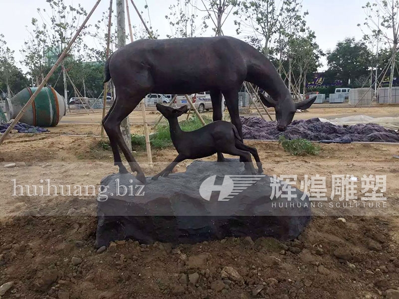 山东-铸铜母子鹿-辉煌雕塑-工程案例-101
