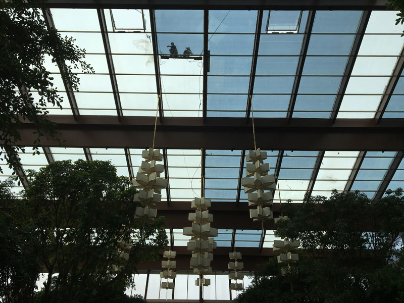 玻璃顶隔热膜_天顶玻璃隔热膜_黑龙滩洲际酒店二期
