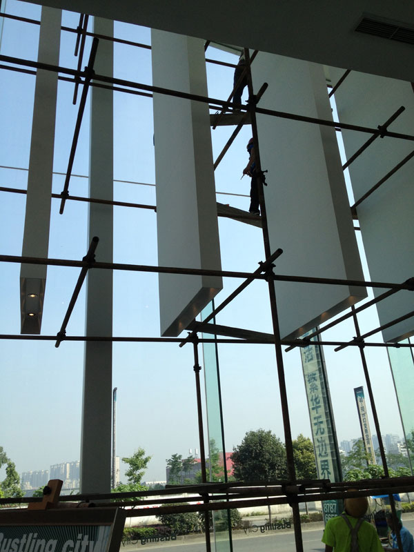 润扬·双铁广场展厅玻璃防晒隔热膜贴膜