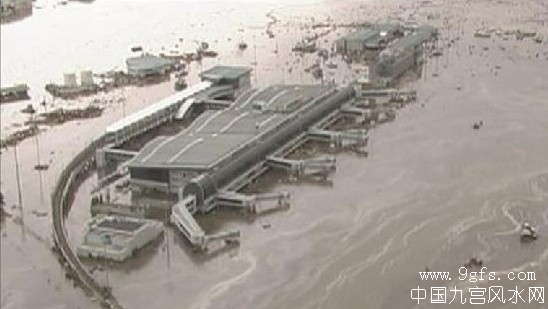 被海啸摧毁风水建筑图片