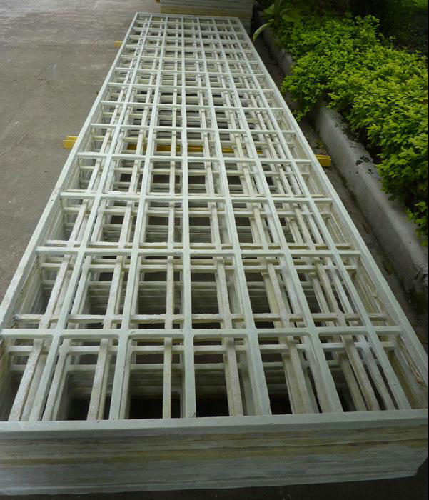 7手糊型玻璃钢梯子间-栅栏