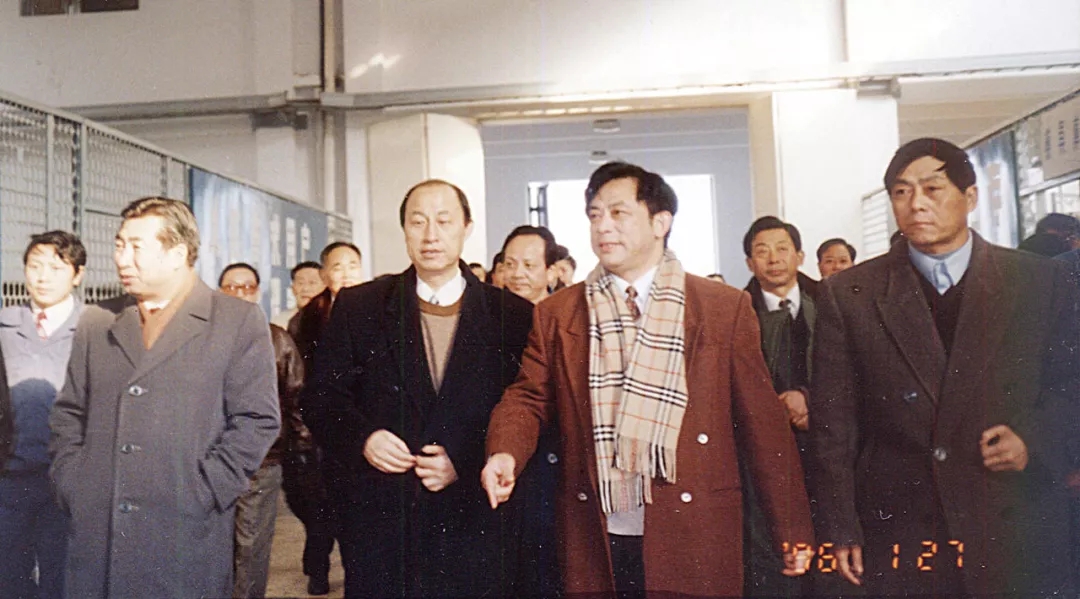 1996年1月,安徽省委书记卢荣景,省长回良玉等领导来企业考察调研.