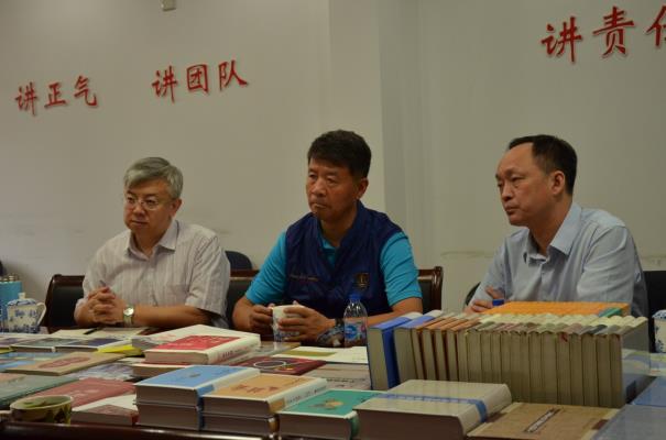 科技委领导在上海科学技术文献出版社听取汇报.JPG