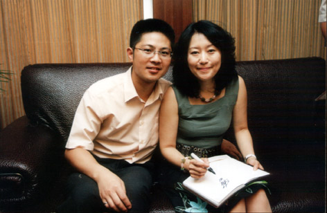 中国著名小提琴家盛中国与夫人濑田裕子和公司领导合影2