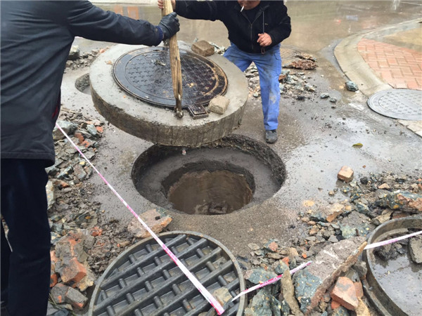 湖南路安下水道井盖改造施工案例