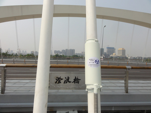 澄浪橋吊桿磁通量索力傳感器集成安裝和長期監測