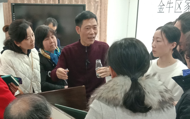成都家庭教育专家为父母排忧解难：育儿亲子问题