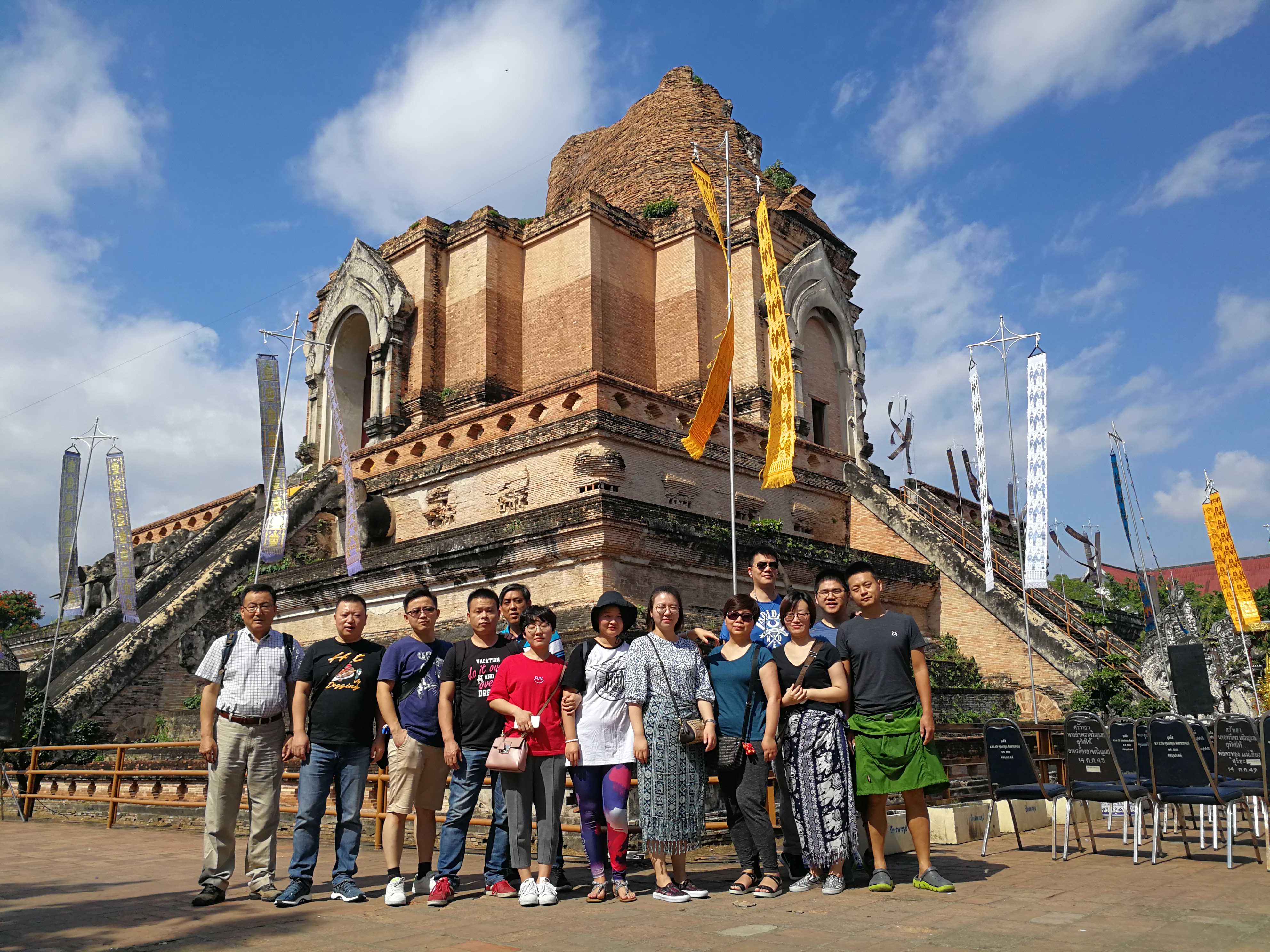 公司旅游泰国合照