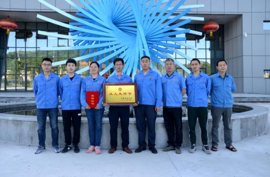 D:\个人重要资料(勿删)\Administrator\桌面\技术中心玻捻机研发组获2019年度宜昌市“工人先锋号”荣誉称号.jpg