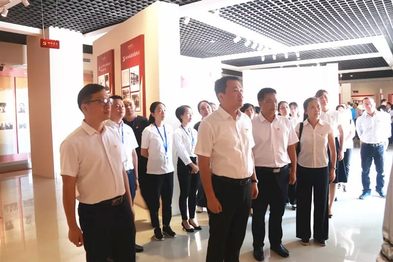 【不忘初心 牢記使命】市城投集團黨委召開“傳承紅色基因、筑牢信仰之基”專題學習研討會議
