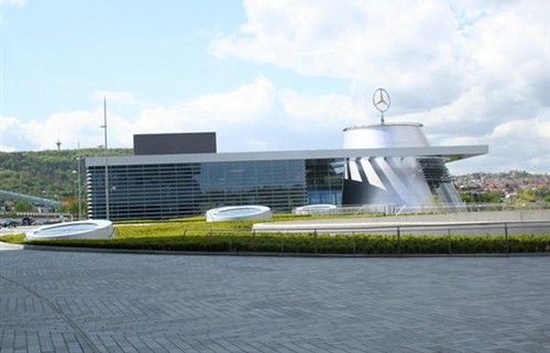 梅赛德斯-奔驰(mercedes-benz,德国汽车品牌,被认为是世界上最成功的