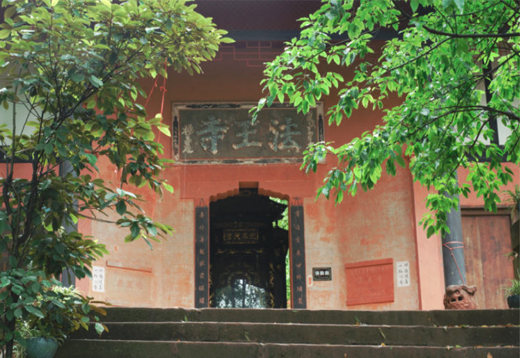 法王寺,位于合江县法王寺镇,海拔820米.