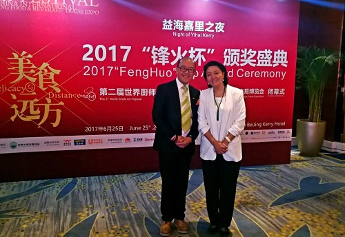 与马华餐饮总裁马华总合影