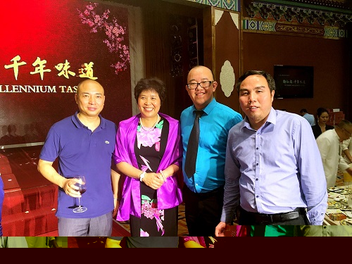 与世烹联杨柳会长合影