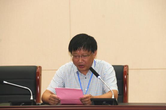 宁国中学党委书记汪庭斌宣布获得2020年"晨光精工燕津奖励基金"获奖