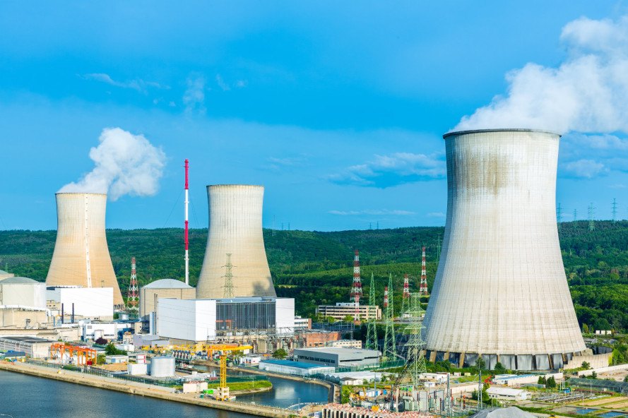 Fukushima-Daiichi-nuclear-power-plant-889x592