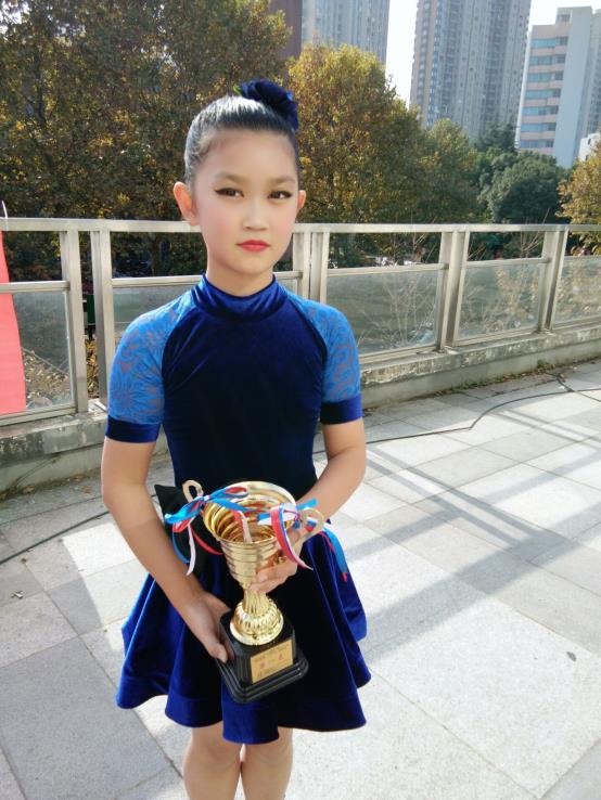 E:\春星小学\春星小学网站内容\正诚少年\2019年1月正诚少年才艺奖\十佳正诚好少年\五年级十佳好少年\侍雯筠2.jpg