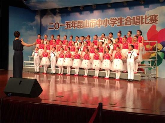 我校五彩缤纷的大地获昆山市中小学合唱比赛一等奖