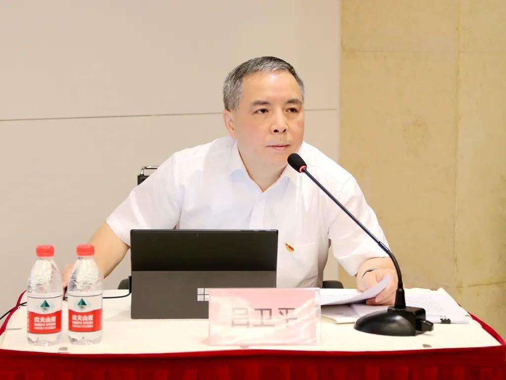 培训由中国普天集团党委副书记孔繁新同志主持.   坚守产业初心 强