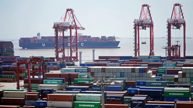 集装箱坐落于2019年8月6日在中国上海的洋山港