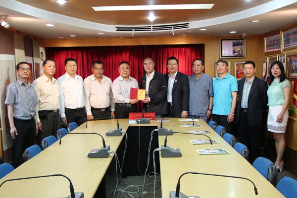 昆明滇池泛亚文化研究学会代表团到访问泰国青商会
