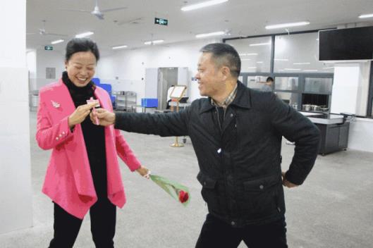 https://mmbiz.qpic.cn/mmbiz_gif/jM38ibMjEJxAZnYHMObjvV7lylzOlM4nnCA7LkQ9QIw1cEDagWcbAkzH95a0EPUOaVPVicVoNbnRodaibFtgVMO6Q/640?wx_fmt=gif