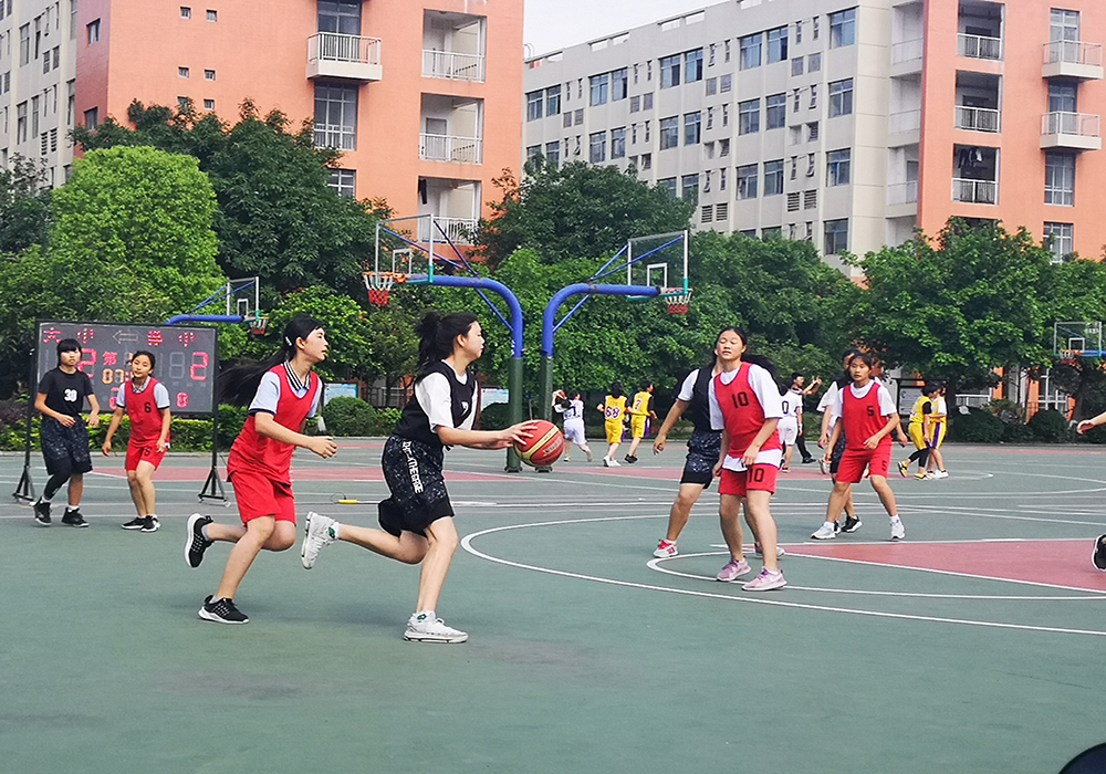 热烈祝贺大弯中学在青白江区第三届"校园篮球"联赛中夺魁
