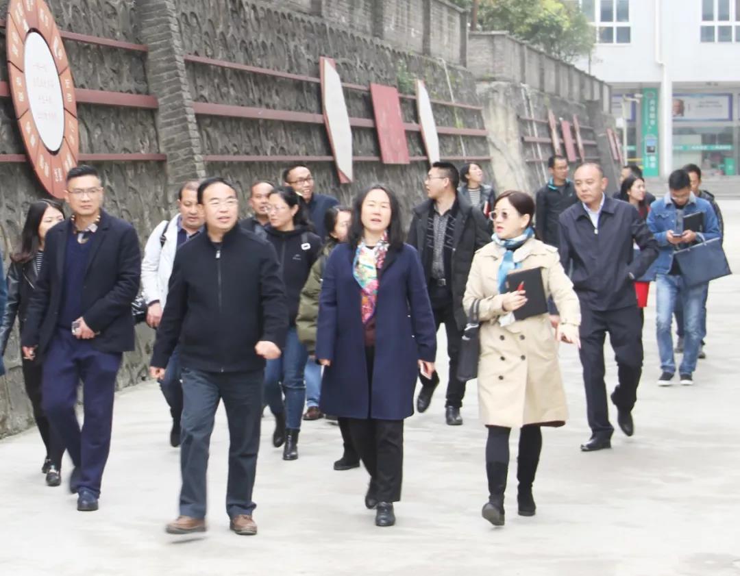 李丽副市长一行莅临我校检查校园安全工作-六盘水市第