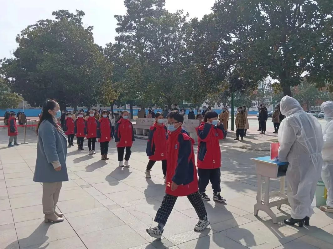 漯河育才小學進行疫情防控密接處置演練
