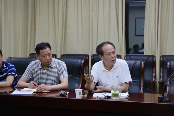 集团党委委员、初中党总支书记朱斌参加机关支部学习活动并讲话