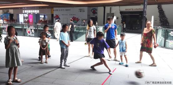 小孩们站在一起

中度可信度描述已自动生成
