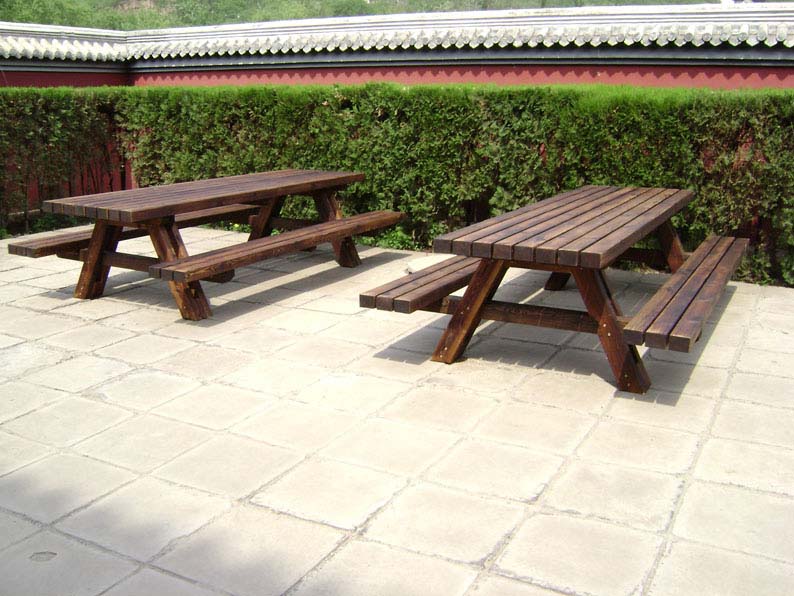 碳化木连体桌椅