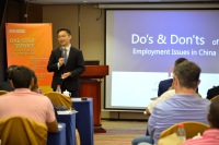 专业培训-欧占中律师中国劳动法英文培训现场