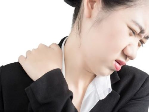 手背疼、手腕疼、胳膊肘疼，還牽著后背疼————難道是腱鞘炎、網球肘、肌肉勞損、筋膜炎聯合來襲，我該辭職了嗎？