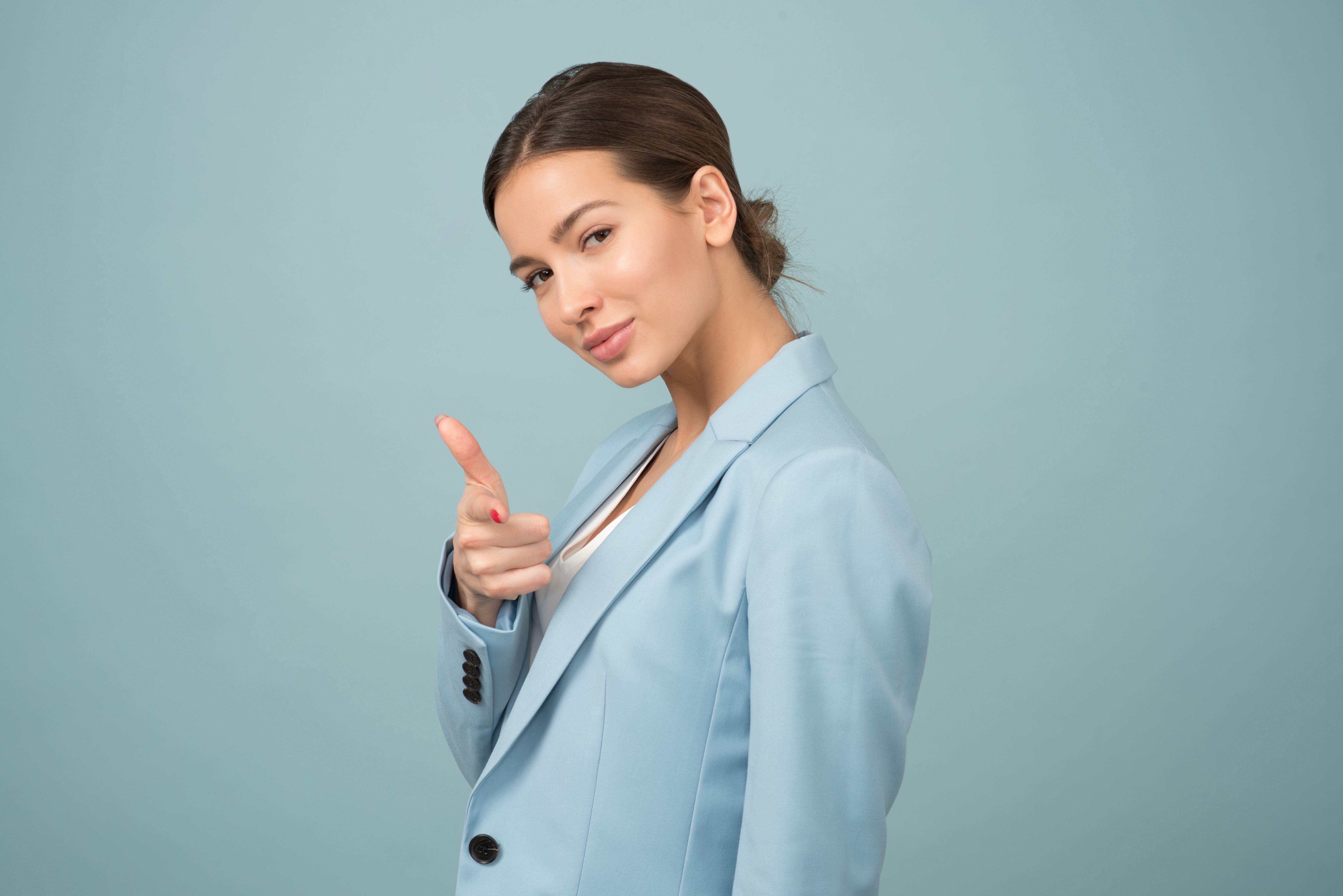 woman-wearing-blue-shawl-lapel-suit-jacket-1036622