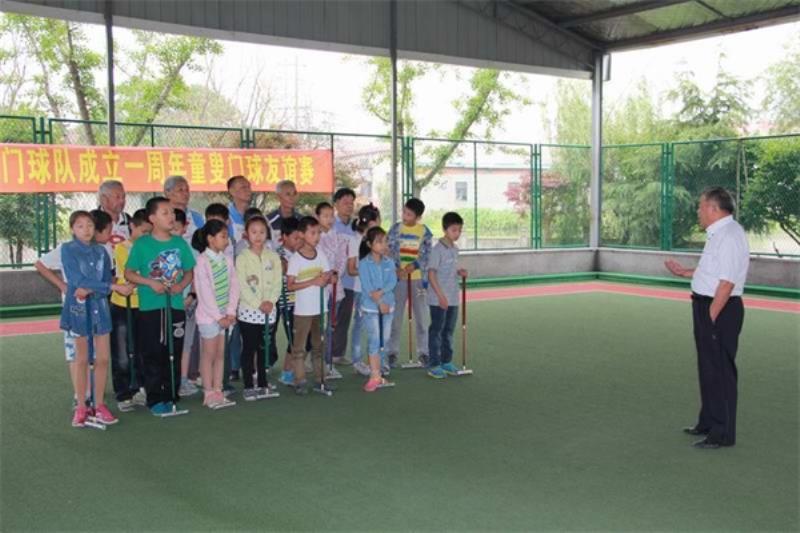 张浦大市中心小学少儿门球队成立一周年