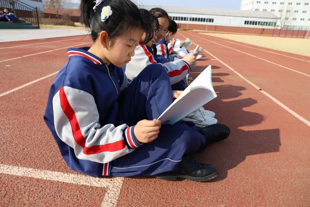 春日如歌小学户外阅读课寿光渤海新城实验学校