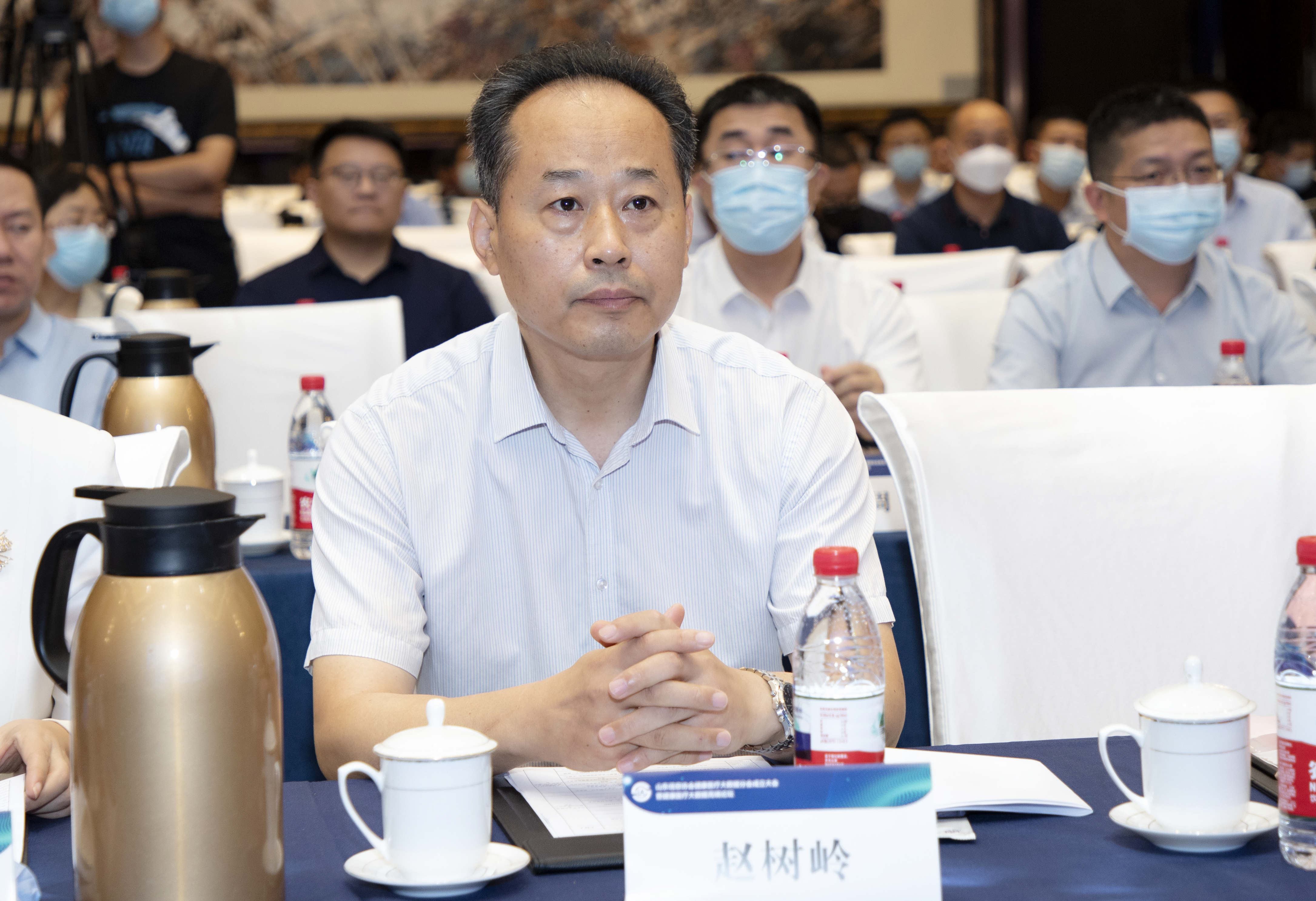 省委网信办副主任赵树岭(左,省卫生健康委党组成员,副主任吴向东(右)