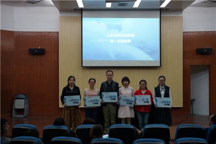 C:\Users\zhengfangti\Desktop\新吴实验中学\教科\6、教育科研\1、科研快讯\学科工作室\授牌仪式照片\DSC07494.JPG