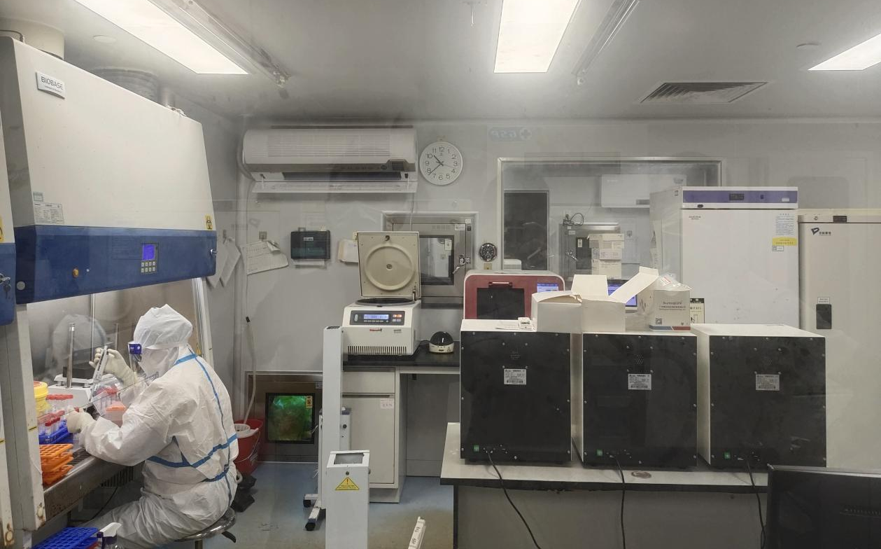 佛山某医院新冠核酸检测室空气环境机应用案例