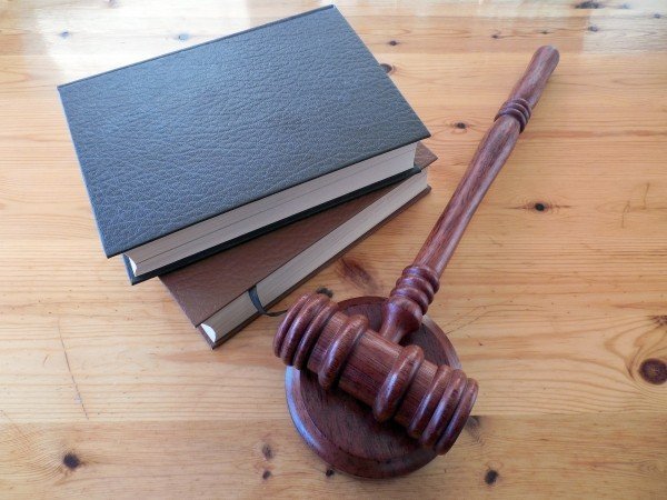 hammer-books-law-court-lawyer-paragraphs-rule-3