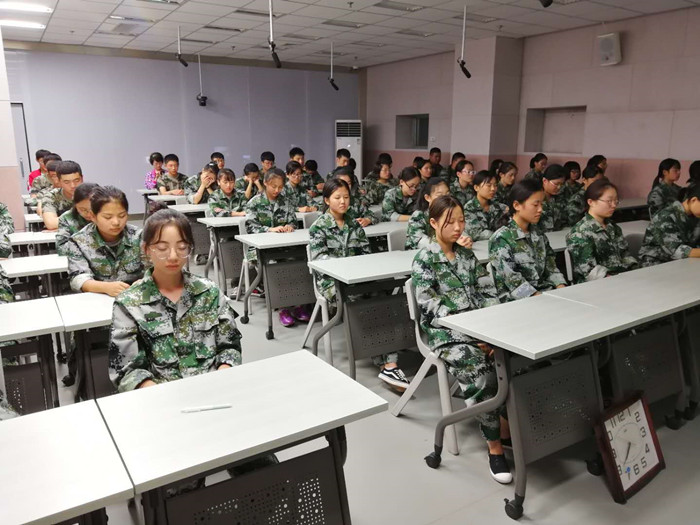 珍惜生命 快乐生活-2018级新生心理讲座掠影-临沂市高级财经学校