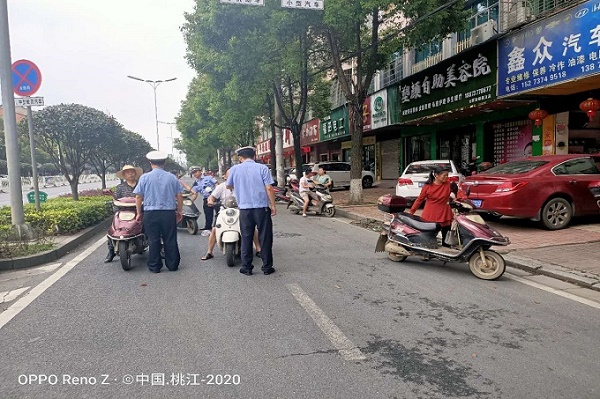 对逆行驾驶人进行劝导教育