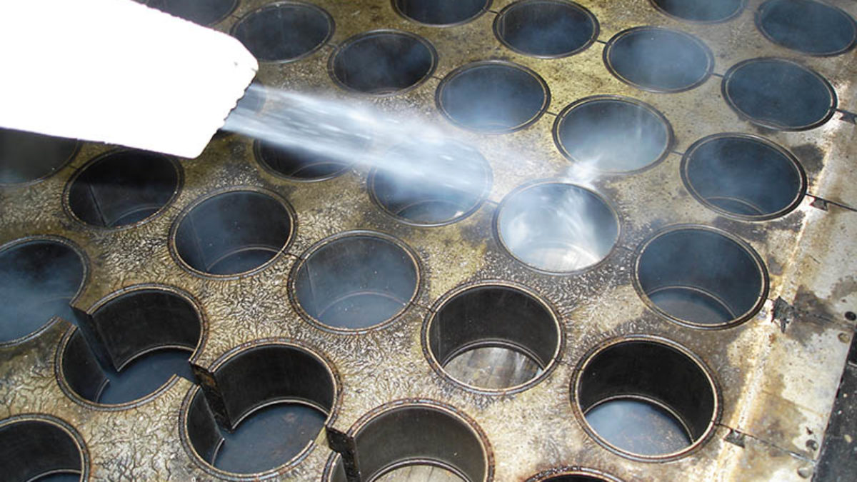 DRYICEBLASTING_INDUSTRIES_RUBBERTIRES_RUBBERMOLDCLEANING-10-1200x675