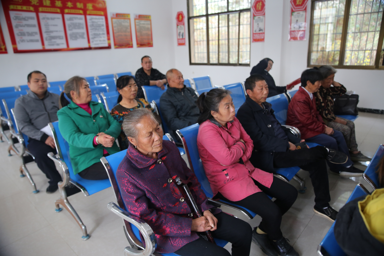 【,脱贫,攻坚,】,邵东,谢伟宏,深入,兰,园里, . 【脱贫攻坚】邵东：谢伟宏深入兰园里村召开脱贫恳谈会