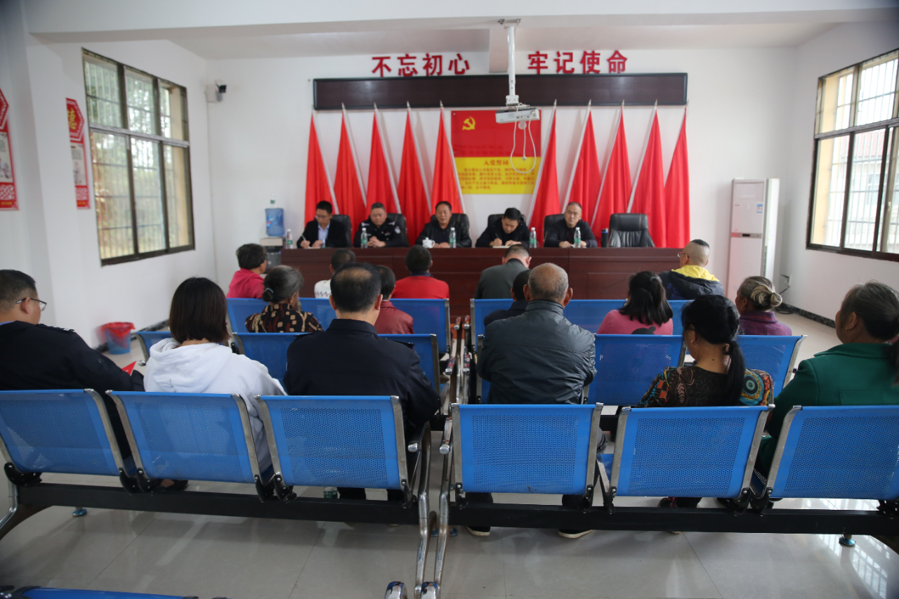【,脱贫,攻坚,】,邵东,谢伟宏,深入,兰,园里, . 【脱贫攻坚】邵东：谢伟宏深入兰园里村召开脱贫恳谈会