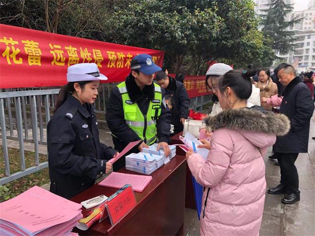 开展,宪法,宣传,播撒,法治,暖阳,永顺,交警, . 开展宪法宣传 播撒法治暖阳 永顺交警多种形式开展“宪法宣传周”活动